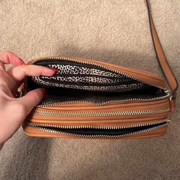 Gorgeous tan pebbled crossbody bag with animal print detail inside - Picture 3 of 4